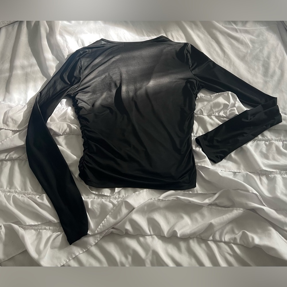 Bella Hadid Inspired White & Black Ruffled Long Sleeves (2 shirts) - Picture 6 of 7